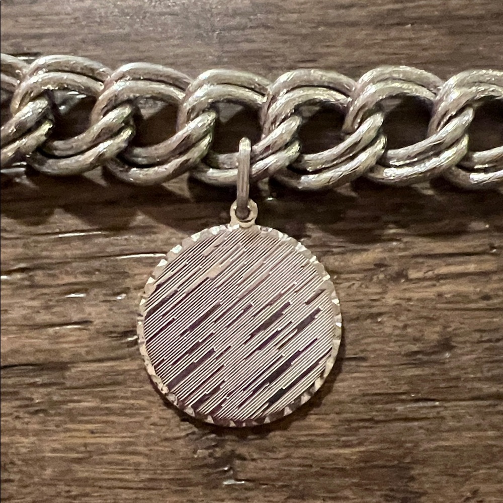 Chunky Silver Chain Bracelet with silver tone pendant engravable - Picture 3 of 3